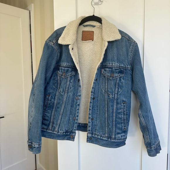 Levi's Blue Jean Jacket with Cream Sherpa Lining - Picture 1 of 7